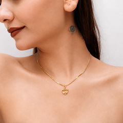 Golden Openwork Arch Clover Pendant – view 2