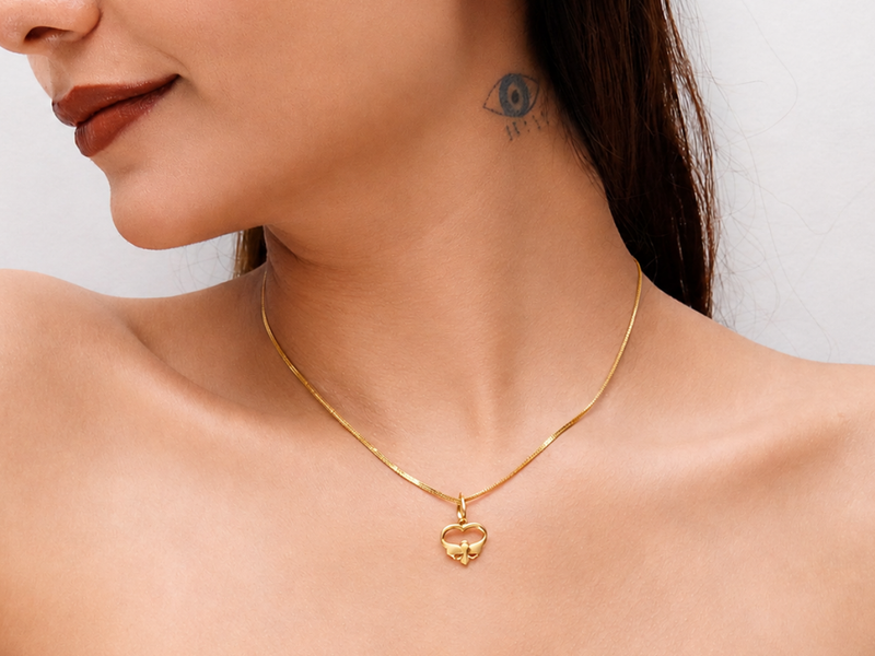 Golden Openwork Arch Clover Pendant – view 2