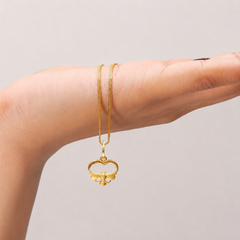 Golden Openwork Arch Clover Pendant – view 4