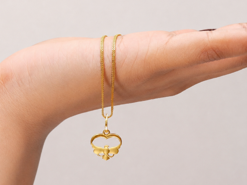 Golden Openwork Arch Clover Pendant – view 4