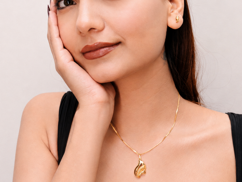 Golden Paisley Mesh Pendant & Earring Set – view 2